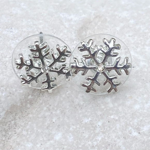 Snowflake crystal stud earrings 10 mm - Picture 1 of 5